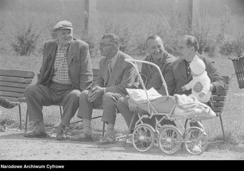 W PRL-u żyło się lepiej emerytom niż teraz?