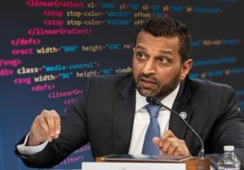 Ataki na Signal i WhatsApp. FBI ujawnia szczegóły