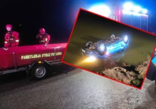 O krok od tragedii. Auto dachowało i wpadło do wody