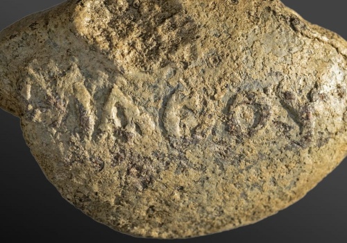 Archeolodzy odkryli wyjątkowy skarb. Pocisk z procy z przesłaniem dla wroga