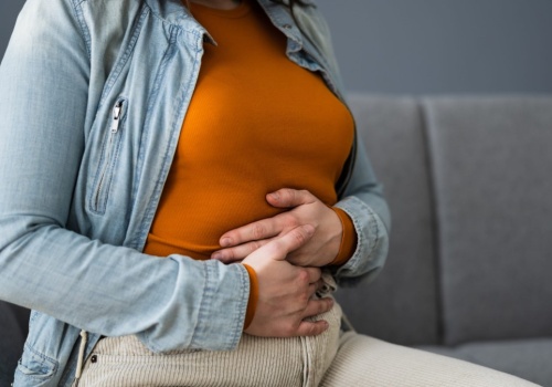 Pięć najczęstszych sygnałów chorej wątroby. Łatwo je zbagatelizować