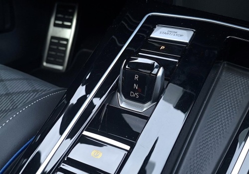 Olej w skrzyni biegów. Jak często go wymieniać i ile to kosztuje?