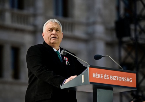 VSquare: Zatrzymanie ukraińskiego konwoju na Węgrzech miało wywołać kryzys. Chodziło o kampanię Orbana