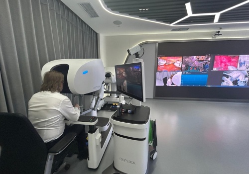 Warszawa centrum światowej telechirurgii. Historyczny zabieg z Chin na Wołoską