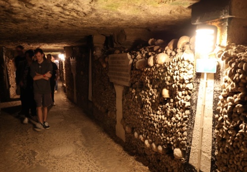 Podziemne miasta zmarłych jak z filmów. W Polsce też można je zobaczyć