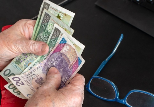 Przepracowali minimum 25 lat. Taką emeryturę gwarantuje im państwo