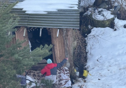 Libacje, hałasy i nieczystości przy ul. Tuwima. Służby mają „związane ręce”