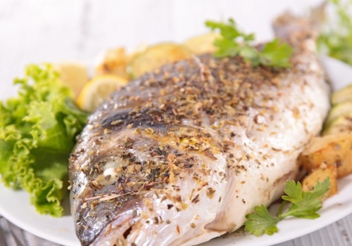 Może zaszkodzić. W Polsce trafia na talerze, inne kraje zakazały