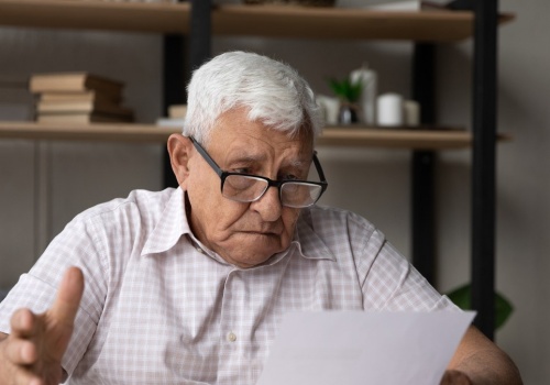 Tyle mogą zabrać seniorom z emerytury. Komornik będzie bezlitosny