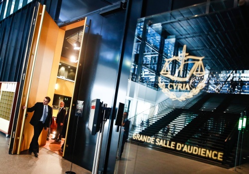 Odejście z Kościoła nie jest wystarczającym powodem do zwolnienia. Firmy muszą przejrzeć swoje polityki kadrowe