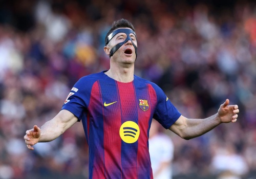 Lewandowski wyraźnie spadł w hierarchii Barcelony. 