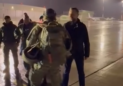 Polscy żołnierze wrócili z misji w Iraku. W Balicach przywitał ich wicepremier Władysław Kosiniak-Kamysz