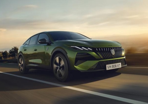 Nowy Peugeot 408 po liftingu: Bogatsze wyposażenie, ale cennik ani drgnął