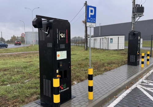 Ładowarki na celownikach złodziei. W Tomaszowie zatrzymano amatorów kabli. 450 tys. strat!