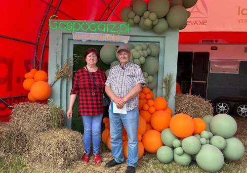 Pisze wiersze podczas dojenia krów. Historia niezwykłej rolniczki z Podlasia
