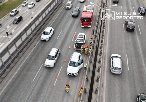 Lekkie zderzenie dwóch aut na trasie S8. Duże utrudnienia w ruchu