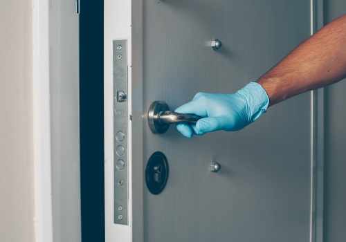 Przygotowanie drzwi zewnętrznych na sezon wiosenny - konserwacja i renowacja