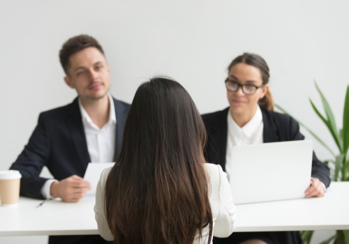 Rynek pracy w Polsce gwałtownie hamuje. Koszty pracy dobijają biznes