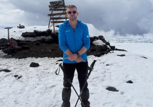 KęKę znów szwenda się po górach. Wszedł sobie na najwyższą górę Afryki