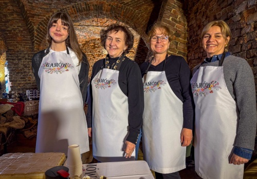 Jarmark w Sławikowie przyciąga mieszkańców. Sprzyja pogoda i wyjątkowa atmosfera