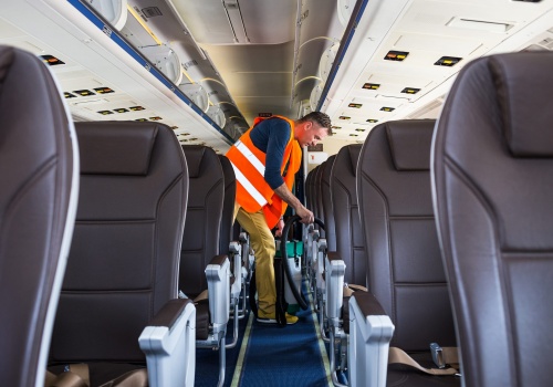 Europejski gigant przestanie testowo sprzątać kabiny i toalety po rejsach, ale tylko w klasie ekonomicznej!