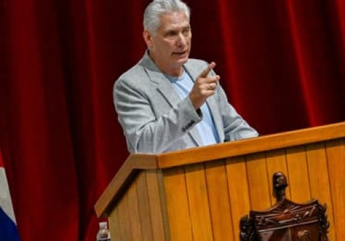 Pogrążona w kryzysie Kuba zapowiada opór wobec USA