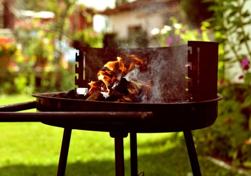 Zakaz palenia grilla nie tylko na balkonie. Można dostać nawet 5 tys. zł kary