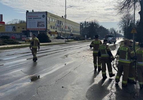 Awaria w Zamościu. Mieszkańcy bez bieżącej wody, trwa akcja służb