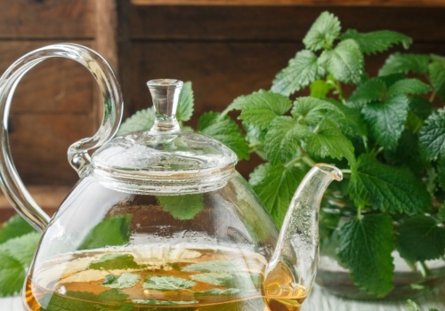 Przetestowałem pięć najlepszych ziół na spanie. Które są skuteczne?