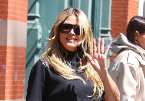 Heidi Klum znów w centrum uwagi. Dopasowana sukienka podkreśliła sylwetkę