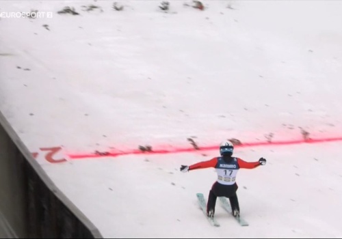 Kosmiczne loty w Vikersund! Rekord za rekordem, a tu nagły koniec