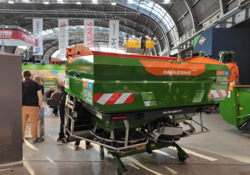Ten rozsiewacz myśli za rolnika. Amazone ZA-TS 2026 z AI zmienia zasady gry