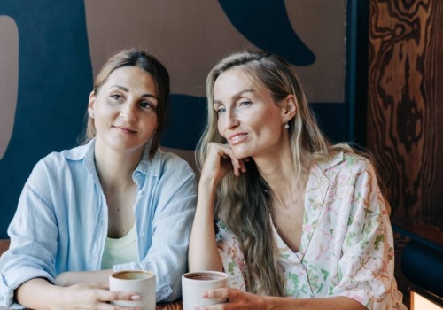 Dlaczego ludzie kochają plotki? Eksperci mówią jasno