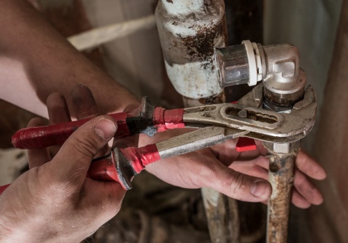 Po jakim czasie trzeba wymienić rury w domu? To sygnały, że trzeba działać