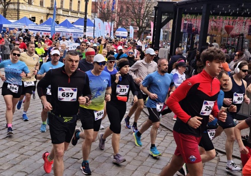 Półmaraton w Ostrowie. Tłum zawodników (ZDJĘCIA)