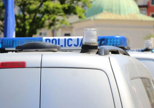 Wchodził do sklepów i opowiadał o śmierci brata. Sprzedawcy przelewali mu pieniądze