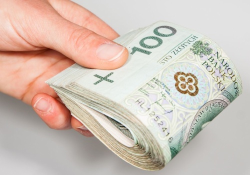 Dzięki systemowi kaucyjnemu zarabiają nawet 8 tys. zł. Chętnych na pęczki