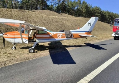 Awaryjne lądowanie awionetki na autostradzie A1