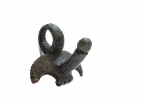 Amulet o nietypowym kształcie i monety rzymskie wykopano w Borach Tucholskich