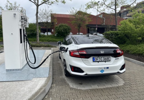 Norweska para chce sprzedać używany samochód wodorowy. Najwyższa oferta to… 385 złotych