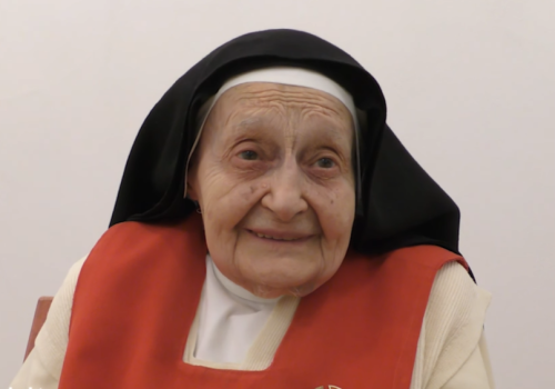 106-letnia zakonnica nadal służy w klasztorze i opowiada o Ewangelii na YouTube