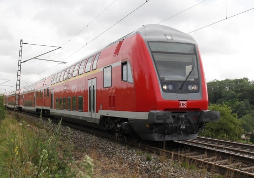 Rozpędzony pociąg uderzył w beton. 300 pasażerów na pokładzie