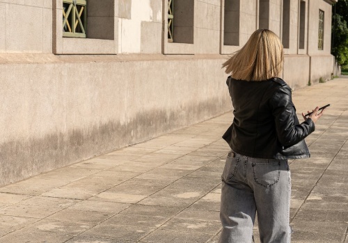 Naukowcy są pewni. Sposób chodzenia zdradza emocje szybciej niż twarz