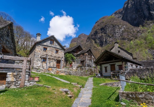 W tej wiosce czas się zatrzymał. Nie ma elektryczności, a ludzie mieszkają tam tylko latem