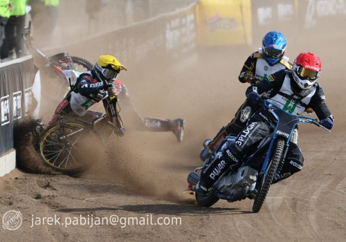 Żużel. Są wieści ze szpitala! Szostak ze złamaniem!