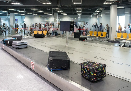 Pakujesz się w taką walizkę? Nic dziwnego, że później jest zniszczona. 