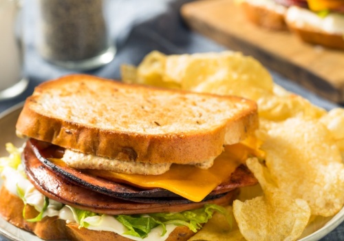 Niefortunny wybór na kolację. Powodują przerywany, płytki sen i tycie