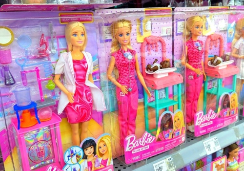 USA: Opakowania z lalkami Barbie i groźną 