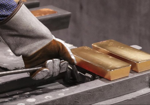 Panika na rynku złota i srebra. Metale szlachetne tracą przez groźby Trumpa i eskalację wojny