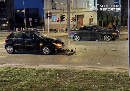 Zderzenie aut we Włochach szybko zamieniło się w policyjną zagadkę